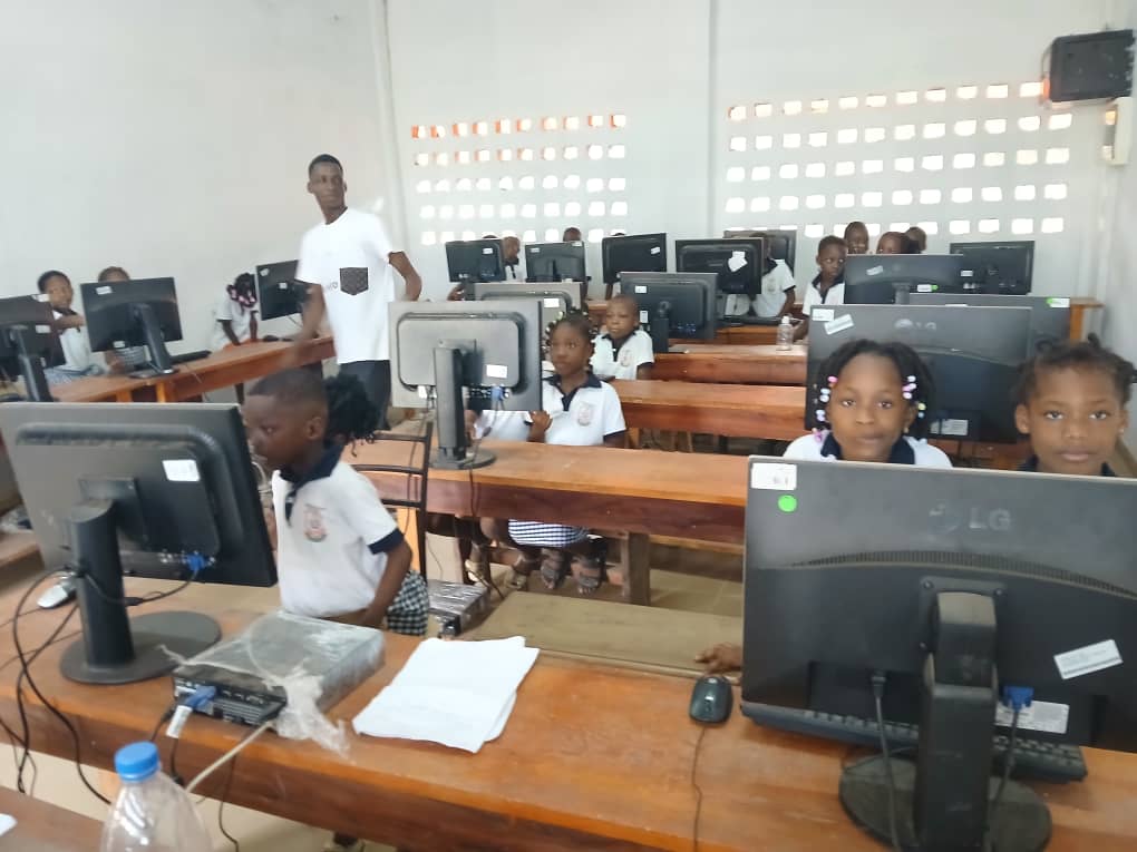 Réalisation DSG CI Ecole Primaire Abidjan - Salle 40 postes
